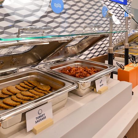 Holiday Inn Express - Delafield By Ihg Zewnętrze zdjęcie