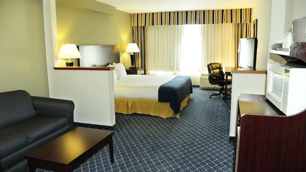 Holiday Inn Express - Delafield By Ihg Zewnętrze zdjęcie
