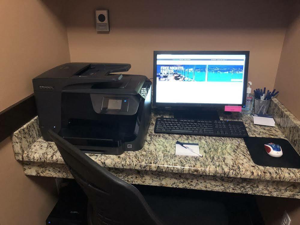 Holiday Inn Express - Delafield By Ihg Zewnętrze zdjęcie